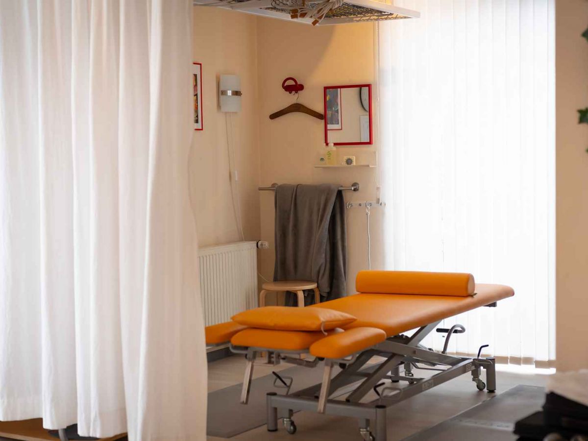 Liege im Massageraum